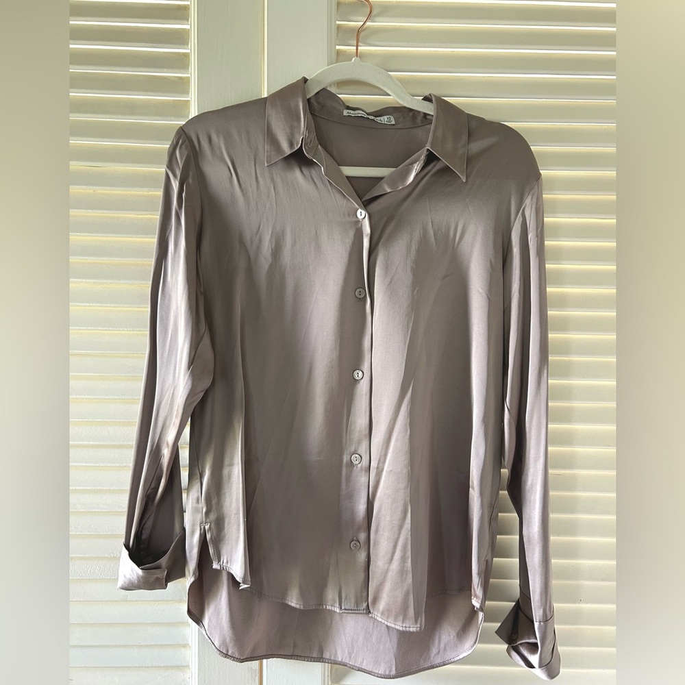 Abercrombie & Fitch Long-Sleeve Satin Button-Up Shirt